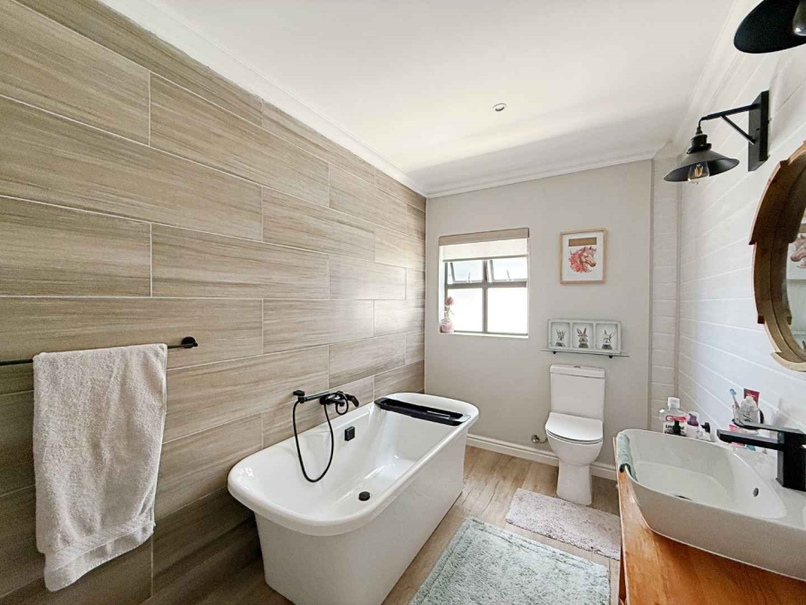 4 Bedroom Property for Sale in Calypso Beach Western Cape